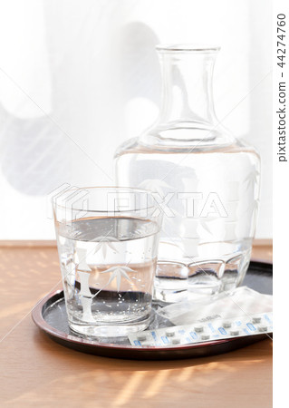 Medicine, water, generics Medicine, water, generics 44274760