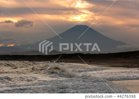 Sunset from Shonan coast to Mount Fuji 44276398
