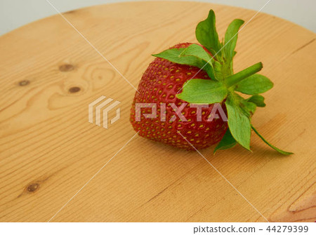 Strawberry Strawberry 44279399
