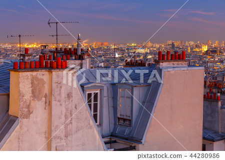 Paris. Aerial view of the city at sunset. 44280986