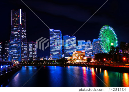 Minatomirai universal bridge 44281284