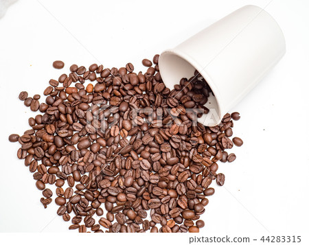 咖啡杯與咖啡豆 44283315