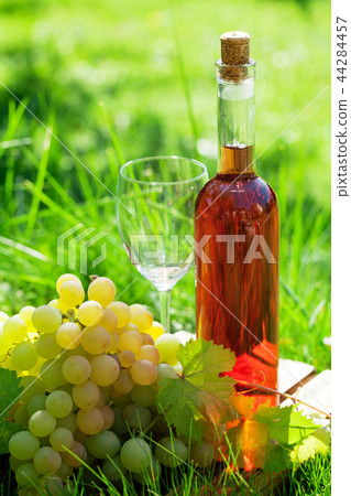 Rose wine and grapes Rose wine and grapes 44284457