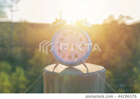 Time change concept Time change concept 44286376