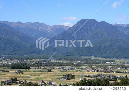 Autumn in the northern Alps, Azumino 44292310