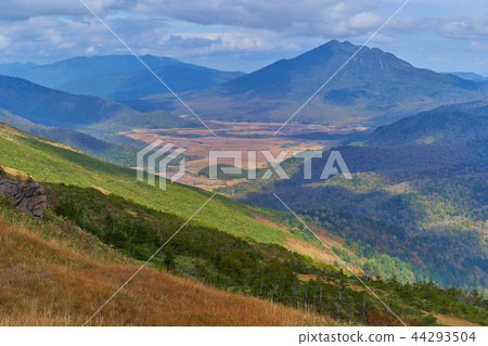 從秋天Oze Kouzi菩薩和Oyama Sawada中間的Hagagatake山的看法 從秋天Oze Kouzi菩薩和Oyama Sawada中間的Hagagatake山的看法 44293504