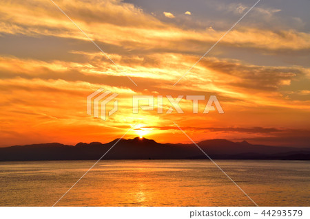 Sunset sky on Shonan coast Sunset sky on Shonan coast 44293579