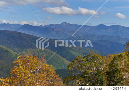 The south-east side (in the direction of Nikko Shirane mountain) view during the fall of Oze-Ishibutsuyama 44293654