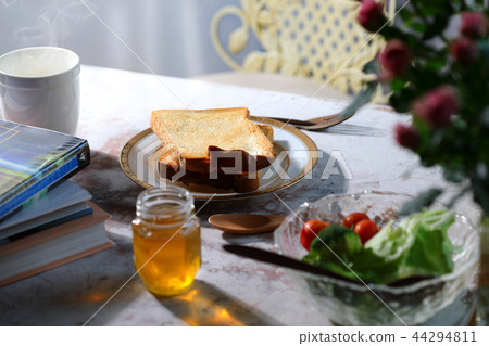 Messy breakfast landscape 44294811