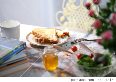 Messy breakfast landscape 44294812