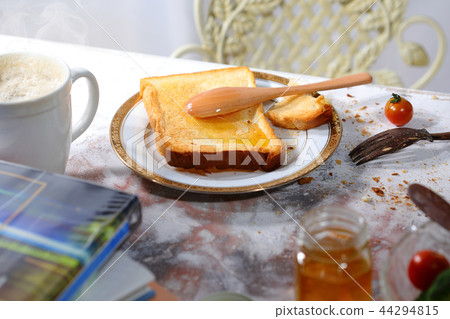 Messy breakfast landscape 44294815