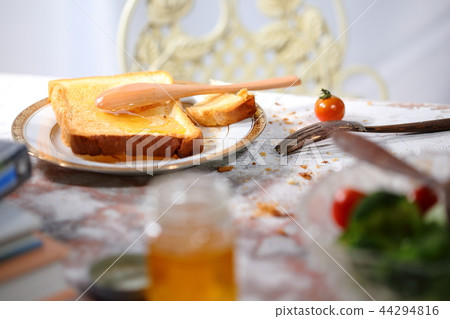 Messy breakfast landscape 44294816