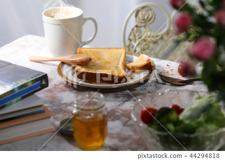 Messy breakfast landscape 44294818