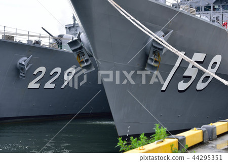 Escort ship abalone 44295351