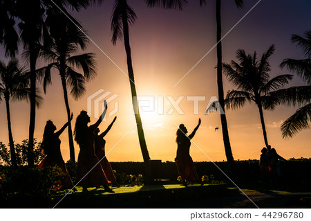 “夏威夷”草裙舞表演 - 瓦胡島 “夏威夷”草裙舞表演 - 瓦胡島 44296780