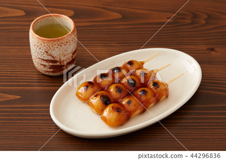 Mitarashi dumpling  44296836