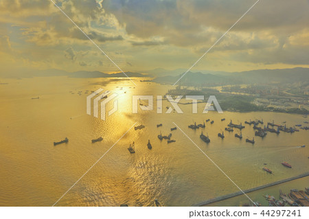 a Stonecutters bridge container terminal hk port a Stonecutters bridge container terminal hk port 44297241