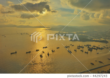 a Stonecutters bridge container terminal  hk port 44297243