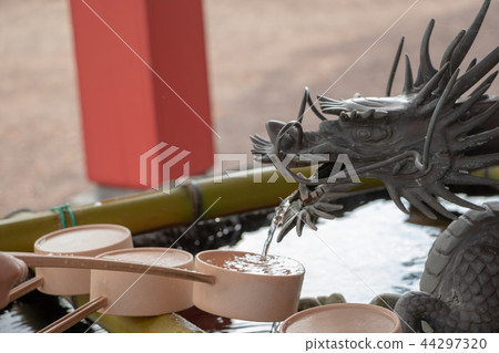 Akagi Shrine's Tatewase Building 44297320