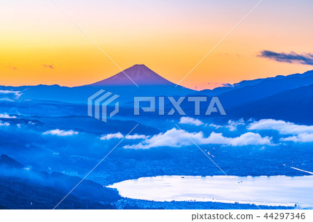 日出時的富士山 44297346