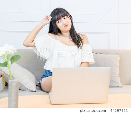 亞洲台灣中國人女人女性上網電腦家庭生活態度 44297521