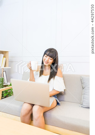 Asian Taiwanese Chinese women and women online computer family life attitude Asian Taiwanese Chinese women and women online computer family life attitude 44297550