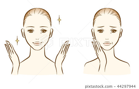 Face of a woman in her fifties with a smile 44297944