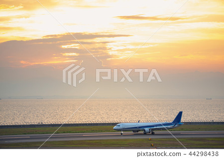 Airliner flying up to the evening sky 44298438