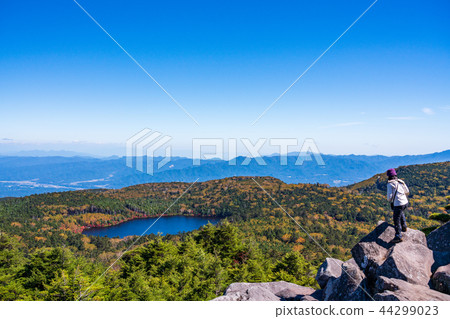 (Nagano Prefecture) View the lake of Shirakoma from Kita Yatsugatake Takami-ishi (Nagano Prefecture) View the lake of Shirakoma from Kita Yatsugatake Takami-ishi 44299023