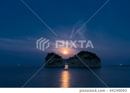 滿月和Enzuki島 滿月和Enzuki島 44299093