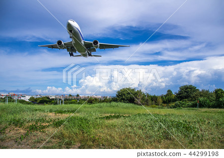 夏天的天空和噴氣式客機 44299198