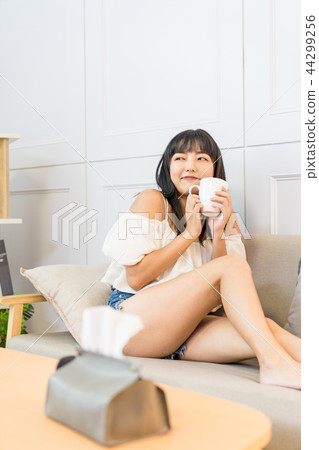 Asia Taiwan Chinese female woman relax sleeping human body body leg posture toilet paper fresh medicine beauty shadow oxygen health paper life style Asia Taiwan Chinese female woman relax sleeping human body body leg posture toilet paper fresh medicine beauty shadow oxygen health paper life style 44299256