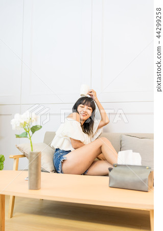 Asia Taiwan Chinese female woman relax sleeping human body body leg posture toilet paper fresh medicine beauty shadow oxygen health paper life style Asia Taiwan Chinese female woman relax sleeping human body body leg posture toilet paper fresh medicine beauty shadow oxygen health paper life style 44299258