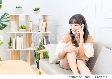 亞洲台灣中國女性 電話溝通 視訊會議 亞洲台灣中國女性 電話溝通 視訊會議 44299312