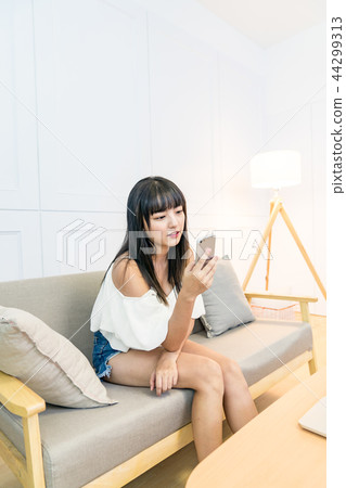 Asia Taiwan Chinese Women Telephone Communication Video Conference Asia Taiwan Chinese Women Telephone Communication Video Conference 44299313