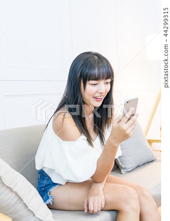 亞洲台灣中國女性 電話溝通 視訊會議 亞洲台灣中國女性 電話溝通 視訊會議 44299315