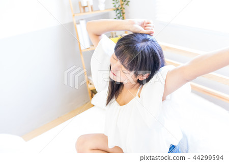 亞洲台灣中國女性 睡覺 溫馨 鬧鐘 賴床 起床 亞洲台灣中國女性 睡覺 溫馨 鬧鐘 賴床 起床 44299594