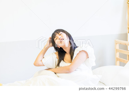 亞洲台灣中國人 病痛 醫藥 藥丸 女人 亞洲台灣中國人 病痛 醫藥 藥丸 女人 44299766