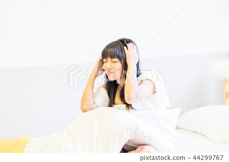 亞洲台灣中國人 病痛 醫藥 藥丸 女人 亞洲台灣中國人 病痛 醫藥 藥丸 女人 44299767