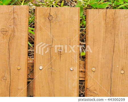 Natural brown plank wall 44300209