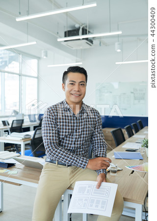 Professional UX designer 44300409