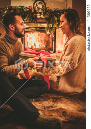 Beautiful youn woman with a Christmas gift 44300923