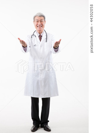 Male doctor portrait, hospital consultation 44302058