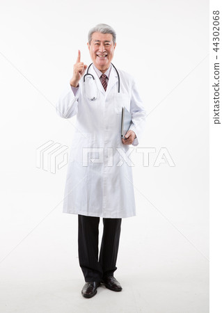 Male doctor portrait, hospital consultation Male doctor portrait, hospital consultation 44302068
