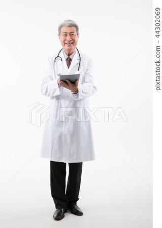 Male doctor portrait, hospital consultation 44302069