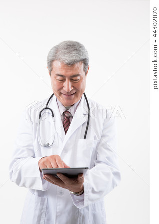 Male doctor portrait, hospital consultation Male doctor portrait, hospital consultation 44302070