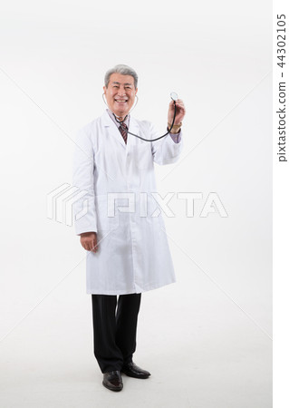 Male doctor portrait, hospital consultation Male doctor portrait, hospital consultation 44302105
