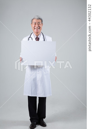 Male doctor portrait, hospital consultation Male doctor portrait, hospital consultation 44302132