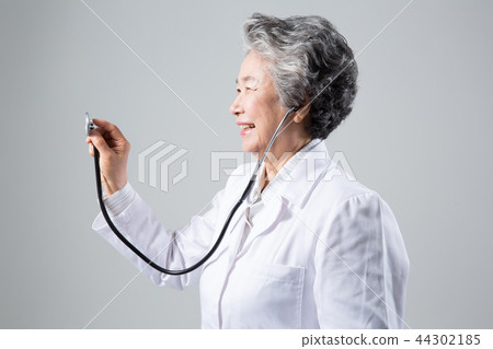 Female doctor portrait, hospital examination consultation Female doctor portrait, hospital examination consultation 44302185