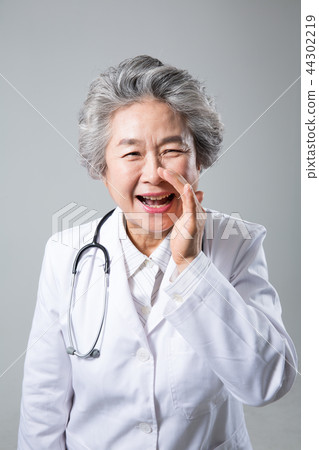 Female doctor portrait, hospital examination consultation Female doctor portrait, hospital examination consultation 44302219